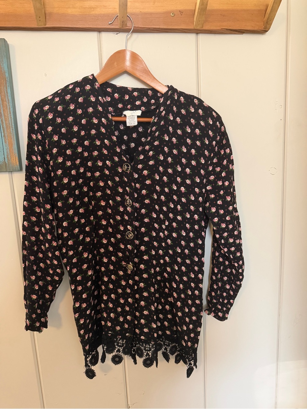 Vintage 1988–1993 J.A.S. USA XL Black Floral Rayon Blouse Lace Hem Cottagecore